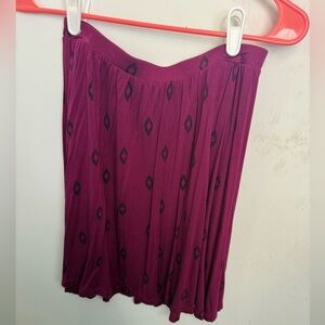 Old Navy Magenta Skirt with Black Diamond Pattern